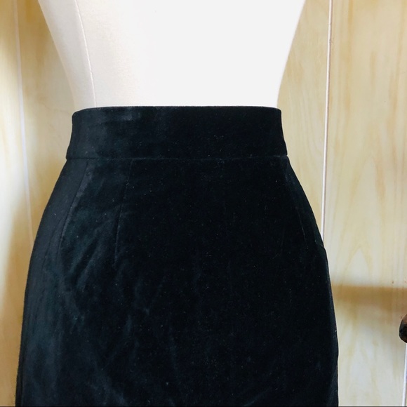 Yves Saint Laurent • Black Velvet Midi Skirt - Picture 2 of 7